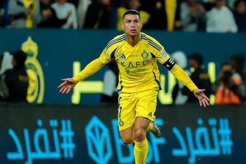 Ronaldo ghi bàn mừng tuổi 40, Al Nassr tiếp tục đua vô địch