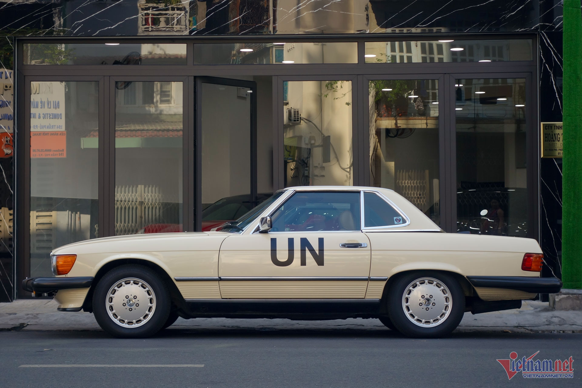 W-Mercedes Benz 380 SL Vietnamnet 1.jpg