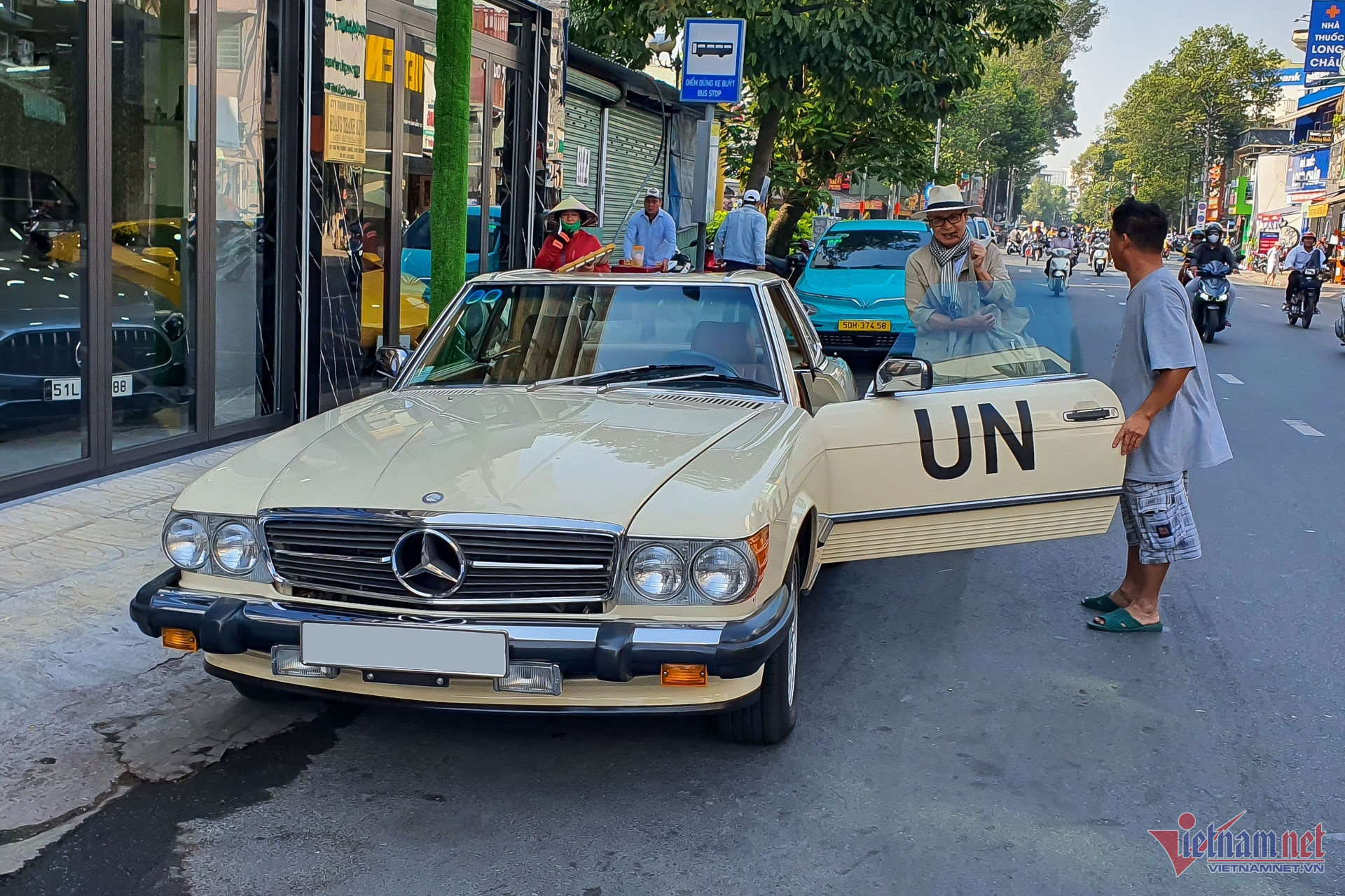 W-Mercedes Benz 380 SL Vietnamnet 2.jpg