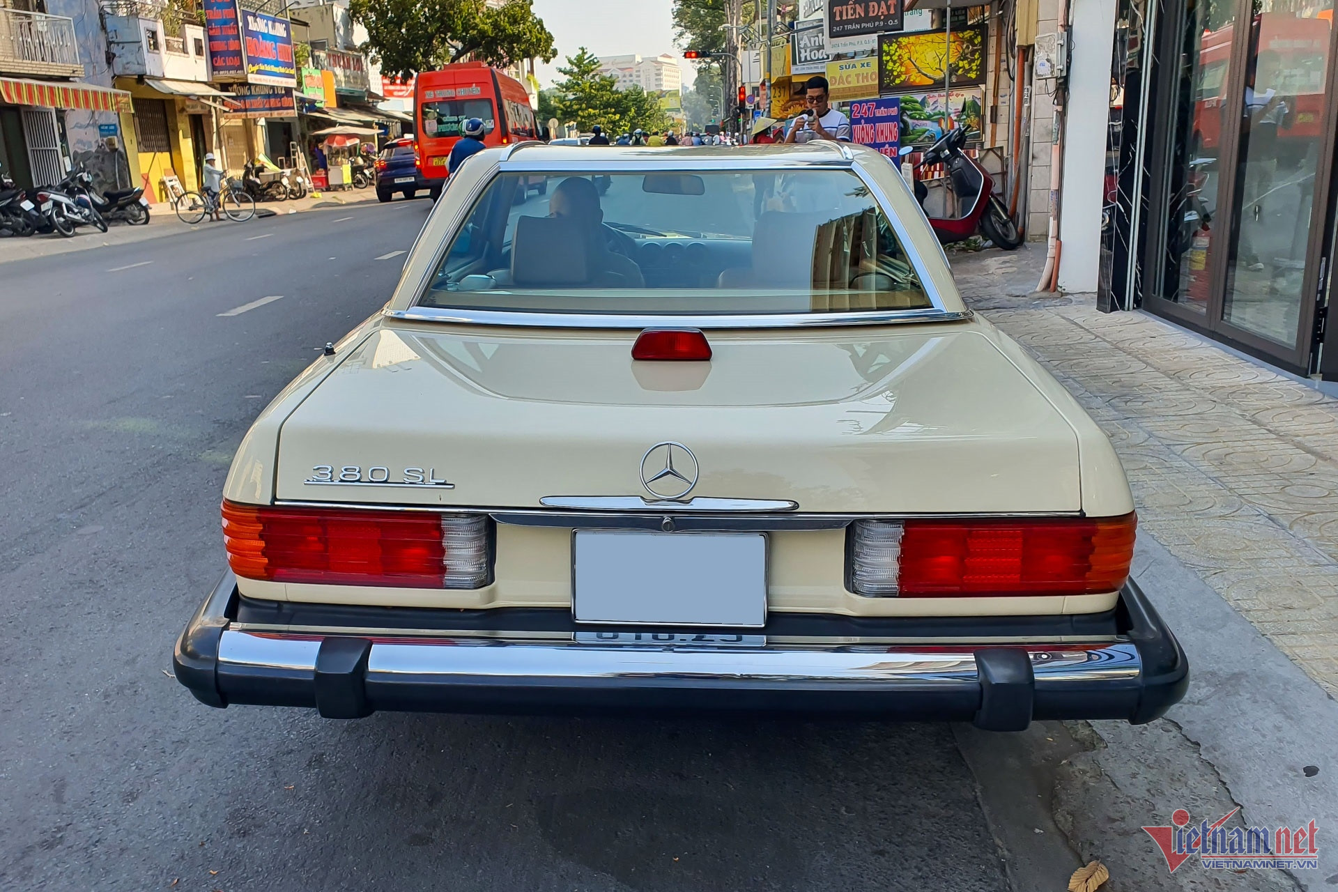 W-Mercedes Benz 380 SL Vietnamnet 4.jpg