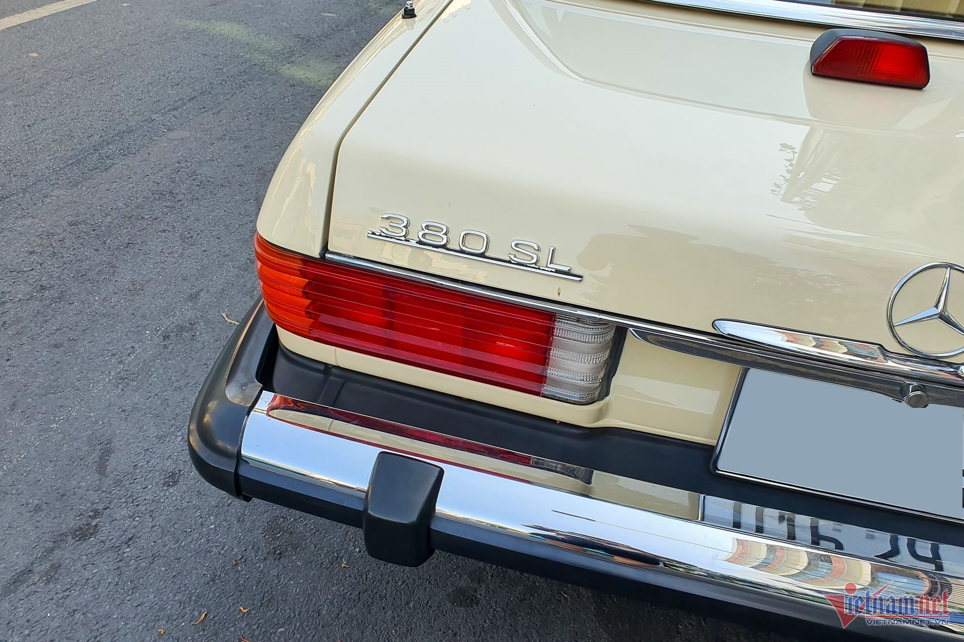 W-Mercedes Benz 380 SL Vietnamnet 5.jpg