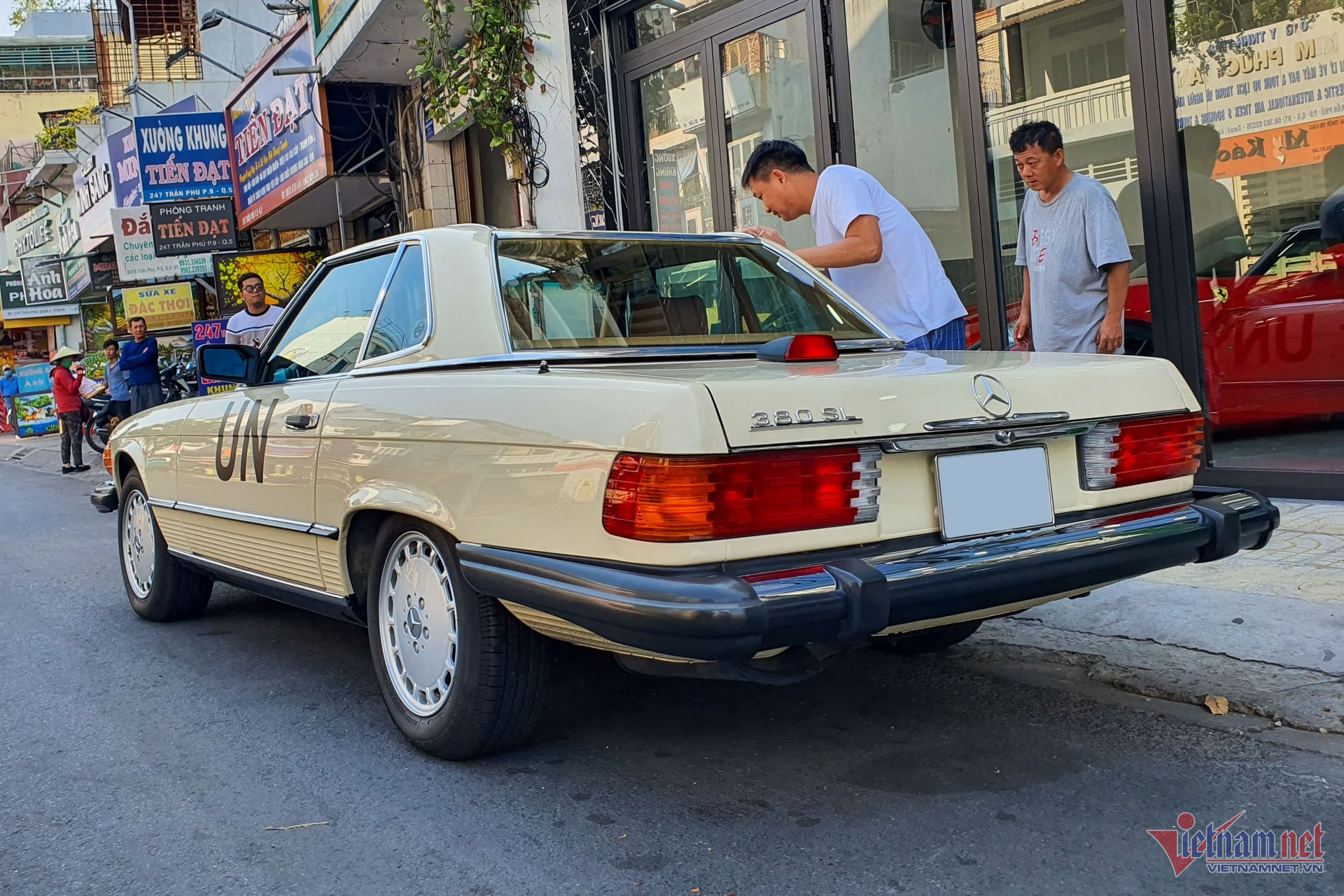W-Mercedes Benz 380 SL Vietnamnet 6.jpg
