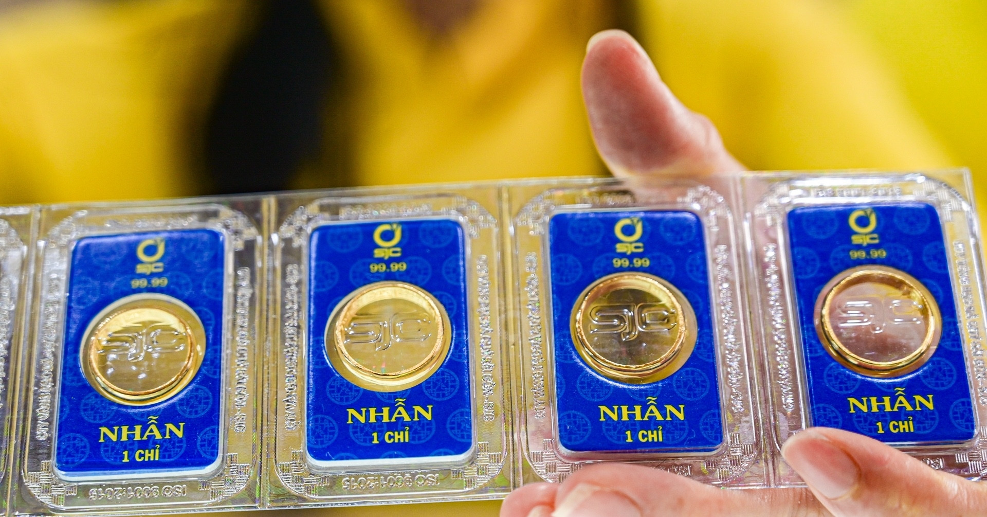 Giá vàng hôm nay 2/3/2025 lao dốc sau 8 tuần cao vút, SJC và nhẫn giảm liên tiếp