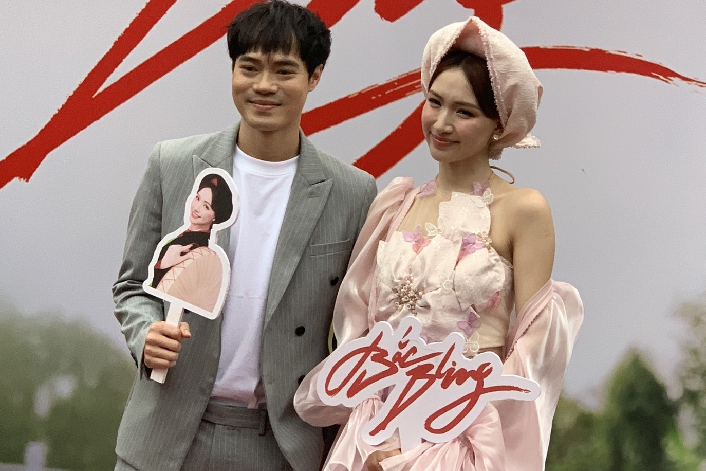 Mẹ Hoà Minzy &amp;apos;nghĩ đến con là rớt nước mắt&amp;apos;, đã &amp;apos;chấm&amp;apos; cầu thủ Văn Toàn