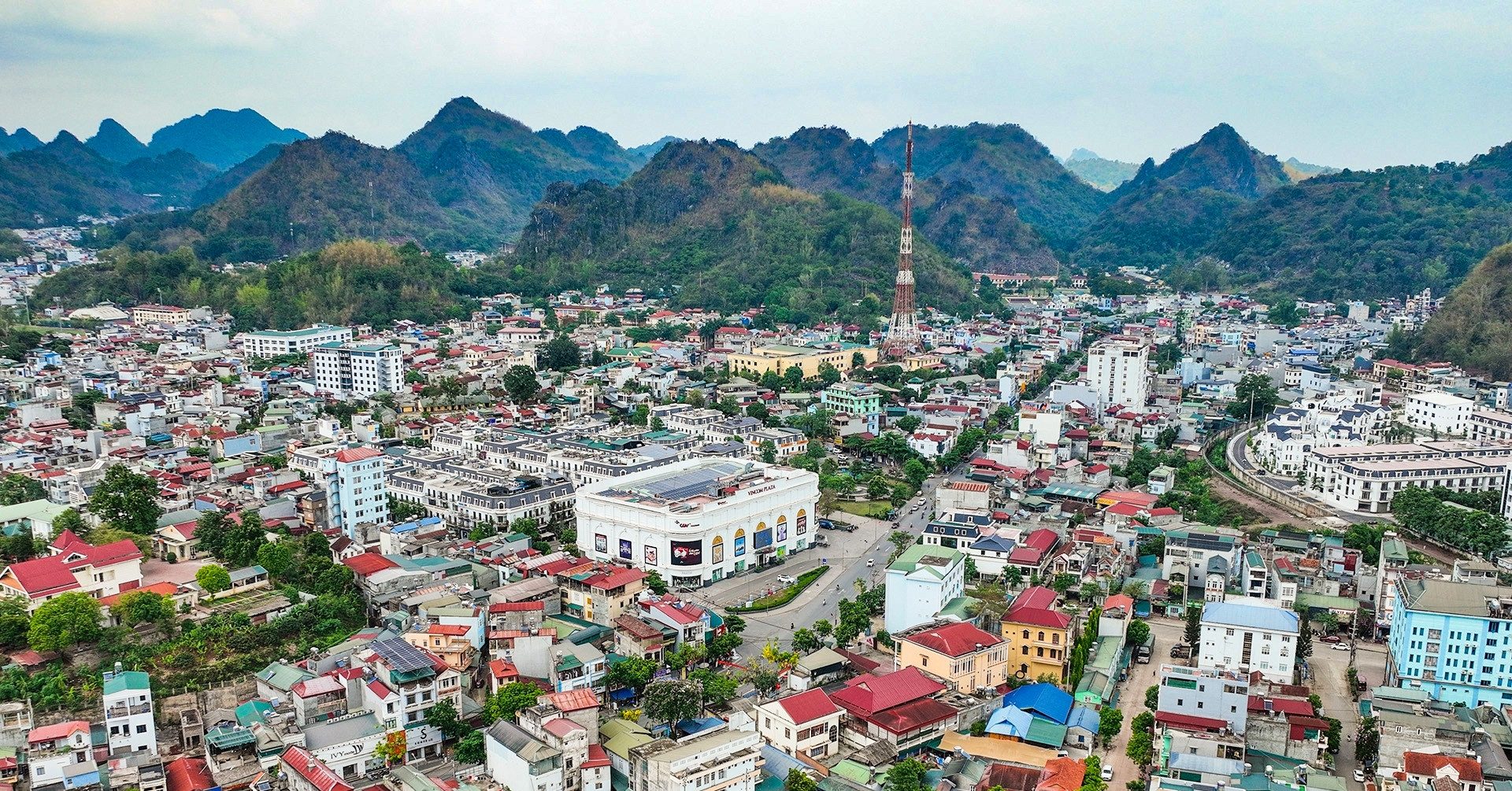 Khẩn trương xây dựng đề án tiếp tục sắp xếp bộ máy cấp tỉnh, huyện, xã
