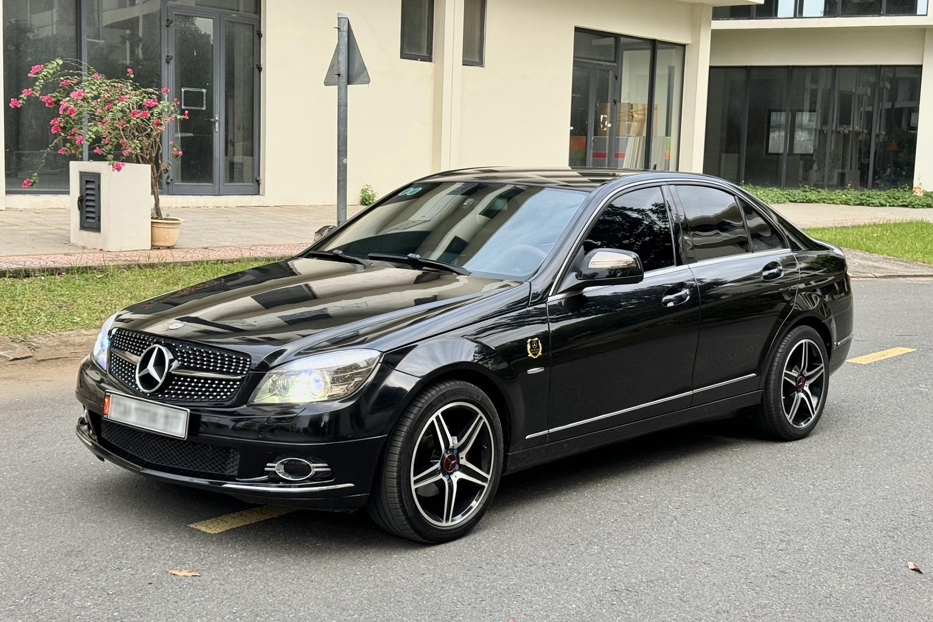 Mercedes-Benz 17 năm tuổi được rao bán 235 triệu dù đã tốn 150 triệu để độ