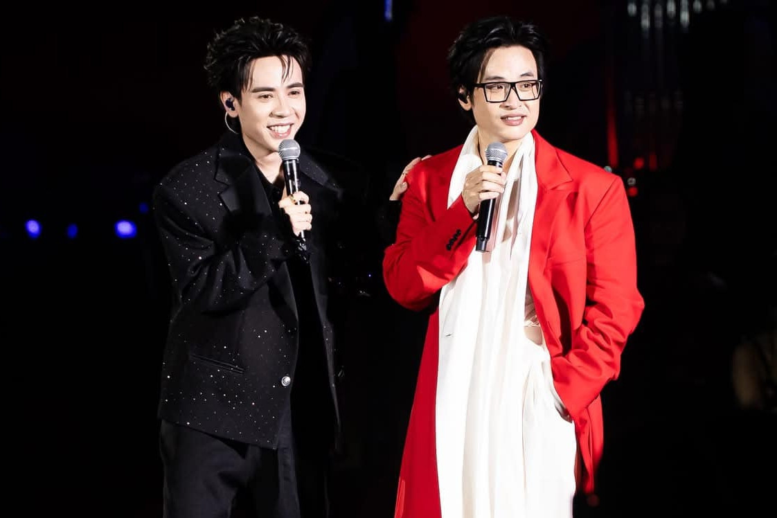 Quang Hùng MasterD và Hà Anh Tuấn 'vất vả' song ca 'Tình đầu quá chén'