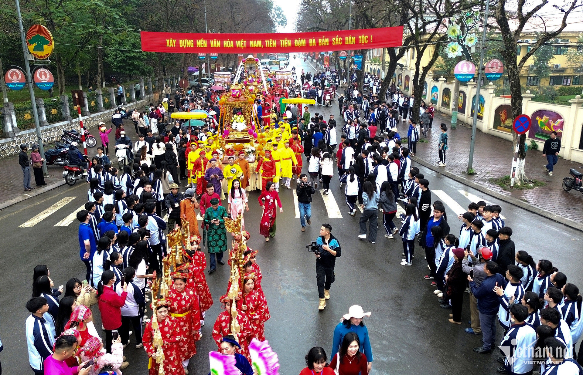 1 le hoi den ha den thuong den y la 0560 95728.jpg