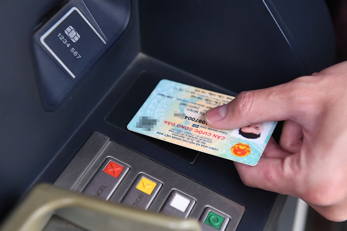 Hướng dẫn rút tiền tại cây ATM bằng căn cước công dân