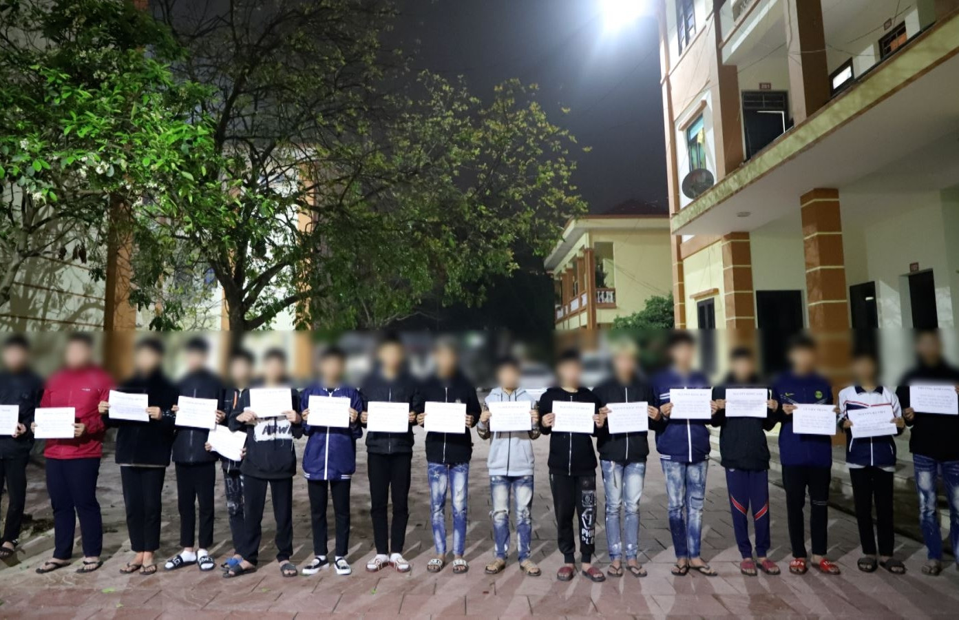 Khởi tố nhóm đối tượng mang hung khí chém đứt gân tay người đi đường ở Bắc Ninh