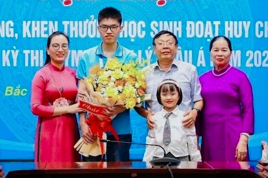 Người thầy 'đặc biệt' của nam sinh Bắc Giang 2 lần giành HCV quốc tế
