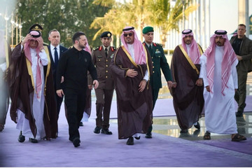 Ông Trump sắp bỏ lệnh cấm cung cấp vũ khí và tin tình báo cho Ukraine