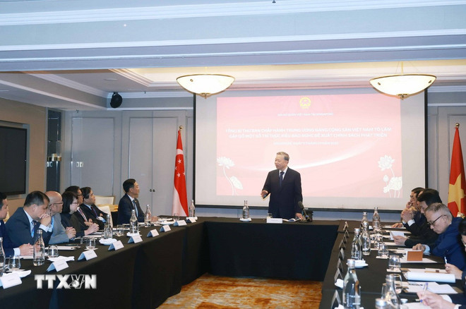 tong bi thu kieu bao singapore 1.jpg