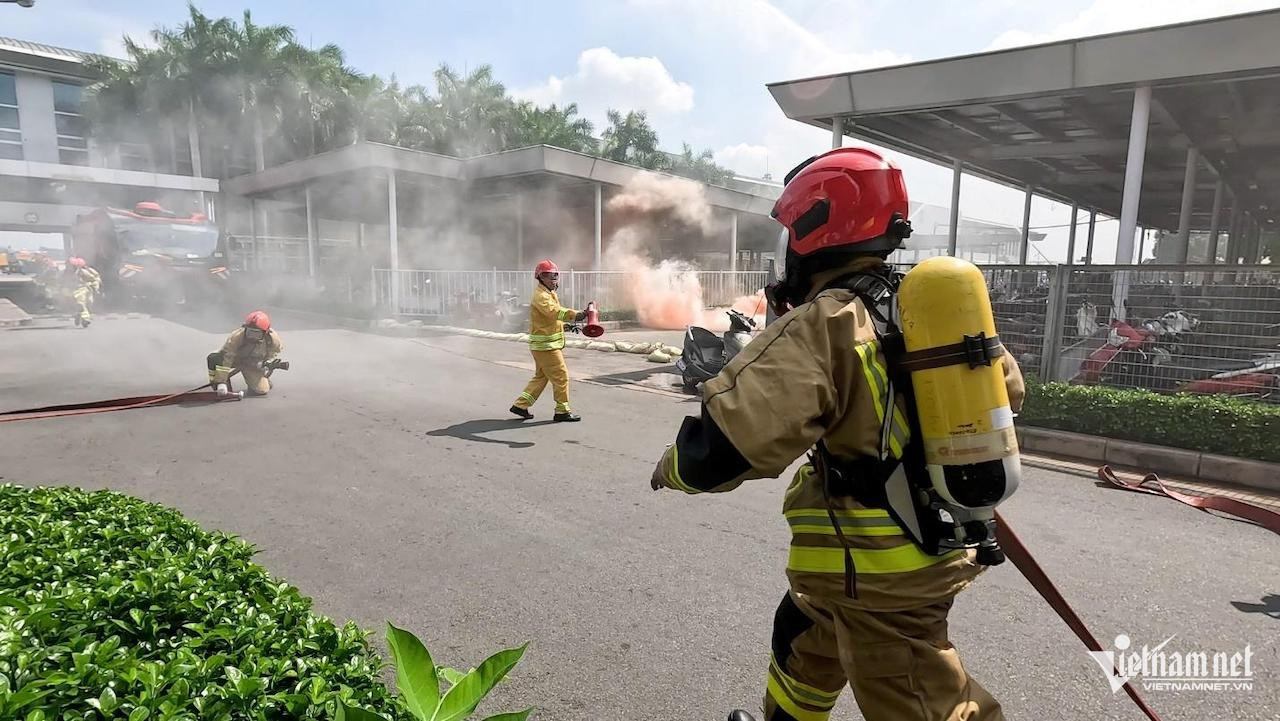 W-tan son nhat 12524.jpg