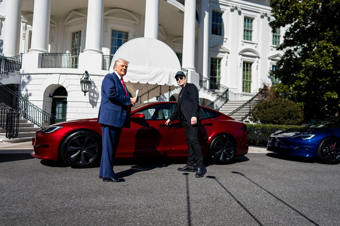 11trump news tesla event hjqp superJumbo.jpg
