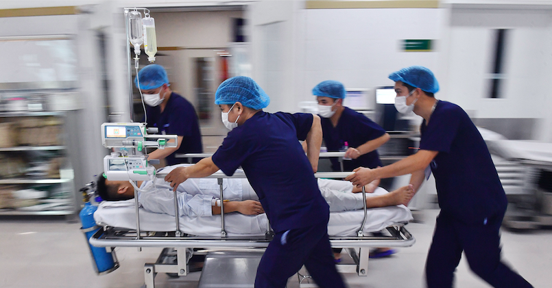 Mổ cấp cứu lấy chìa khóa xe cắm sâu vào đầu nam sinh