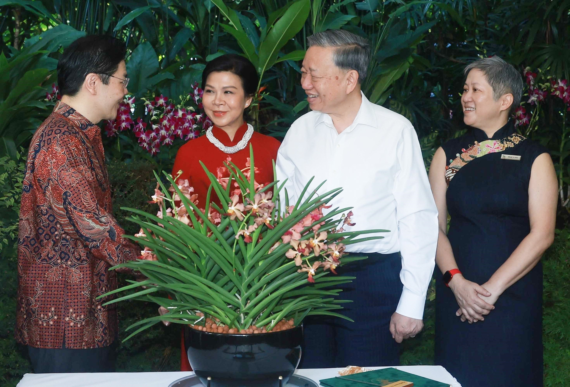 Singapore lấy tên Tổng Bí thư Tô Lâm và Phu nhân đặt cho loài hoa lan mới