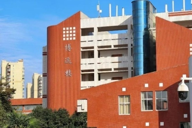 Thực hư đại học tuyển thạc sĩ dưới 35 tuổi làm tạp vụ