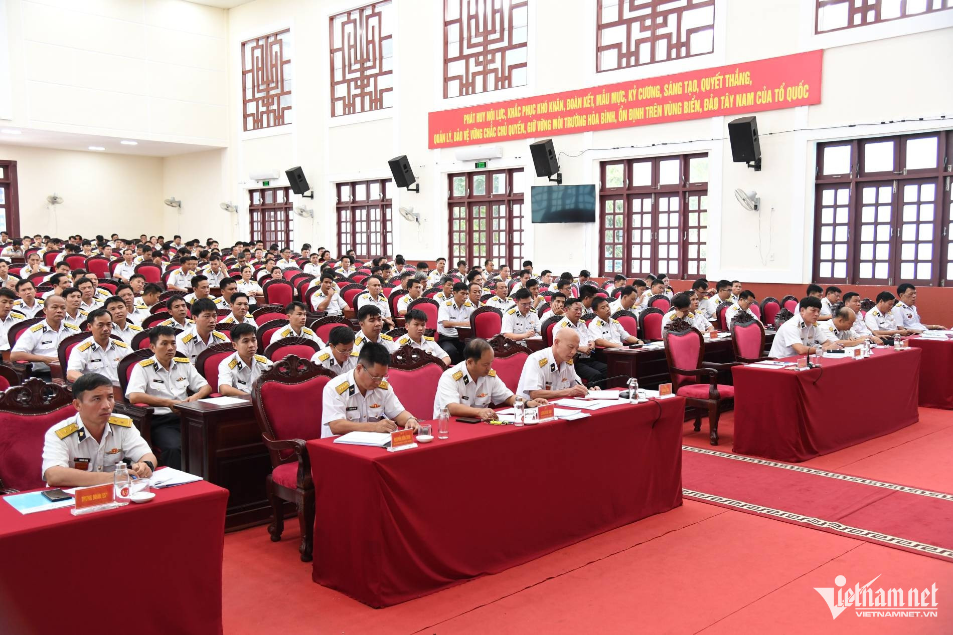 W-2 cac dai bieu tham du hoi nghi 1 19823.jpg