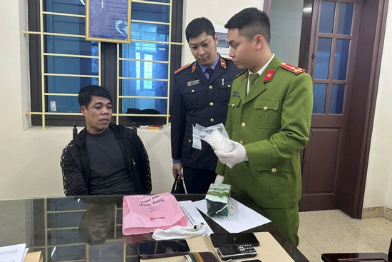 Bản tin cuối ngày 13/3: Phá đường dây buôn bán ma tuý số lượng lớn trên mạng