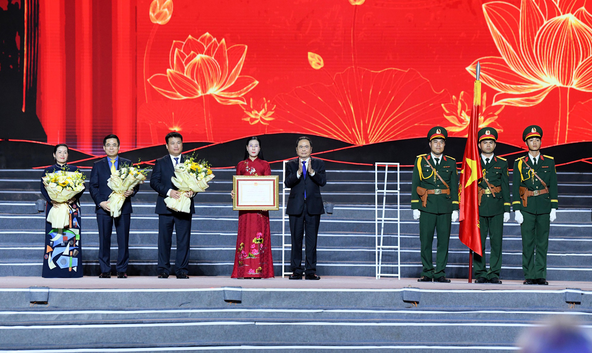 ba to quan ngai.jpeg