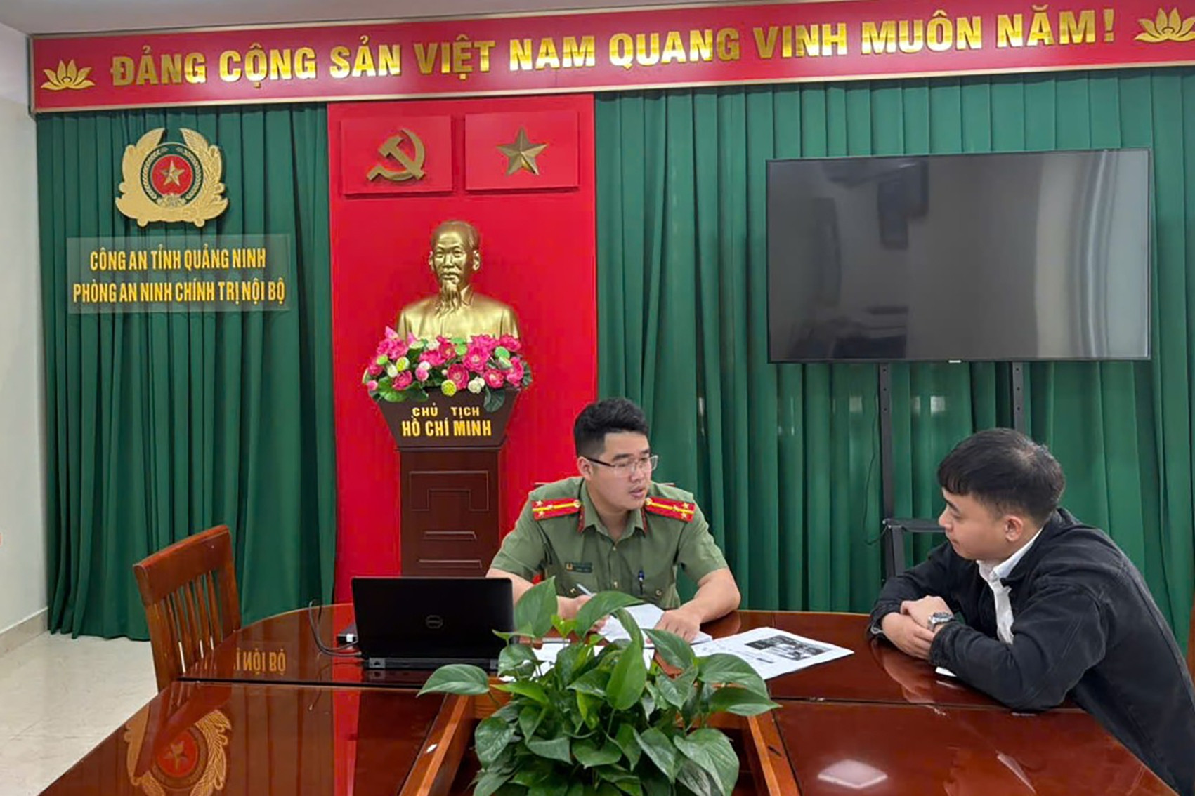 Diễn cảnh hành hung người khác để câu like bán hàng, 1 thanh niên bị triệu tập