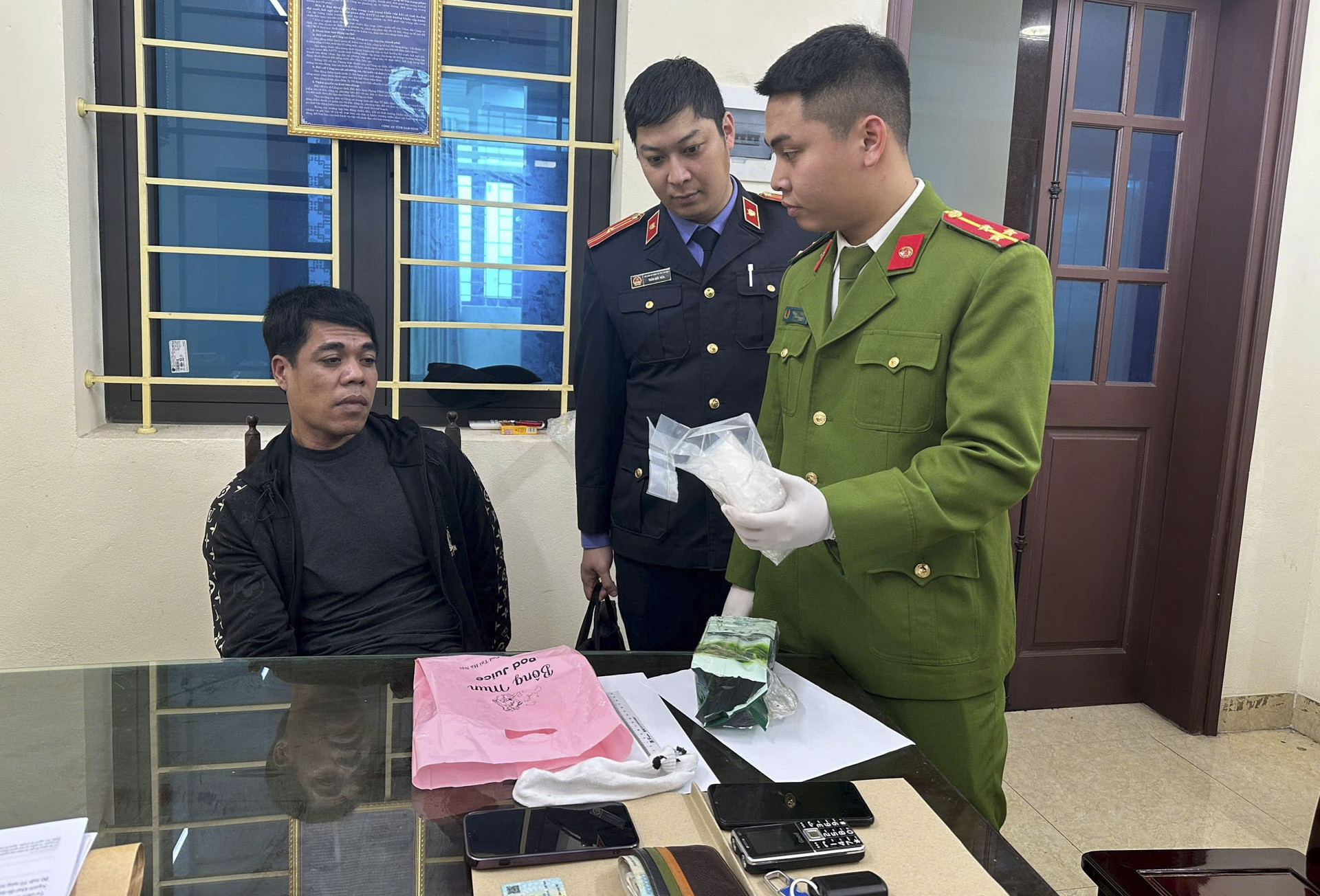 Phá đường dây buôn bán ma tuý số lượng lớn trên mạng