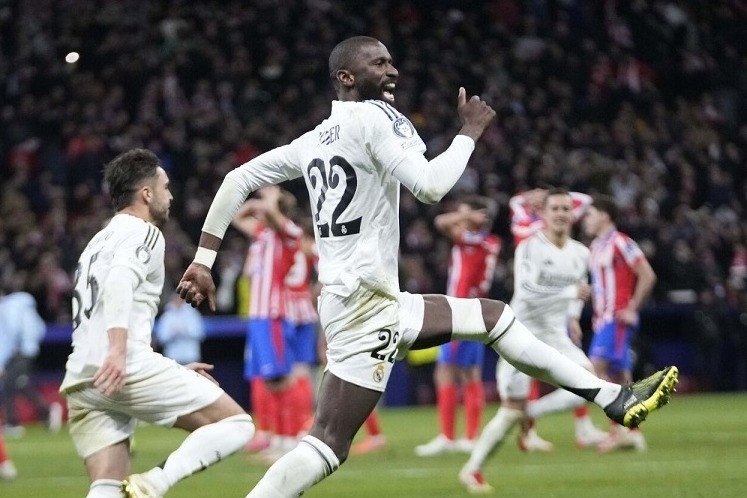 Real Madrid thắng 11m kịch tính Atletico, Ancelotti tiết lộ bất ngờ