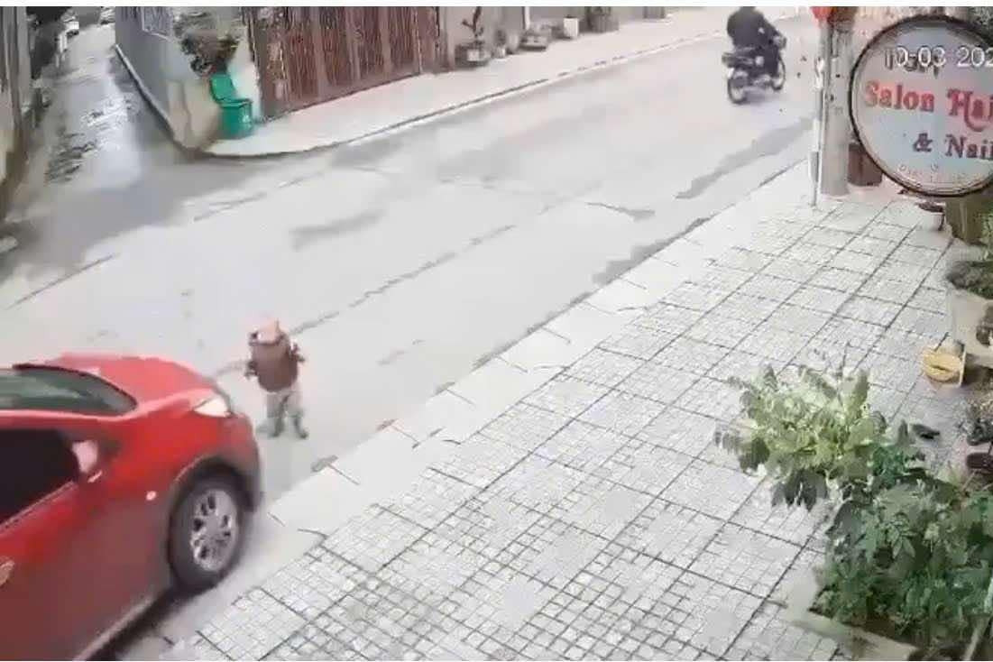 Vụ bé 16 tháng bị ô tô phụ huynh cán tử vong: Công an triệu tập những người liên quan