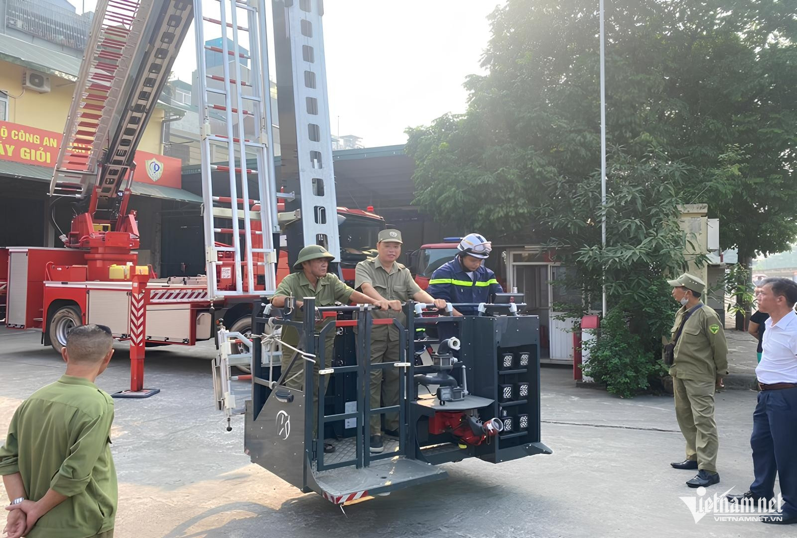 W-chua chay xe thang.jpg