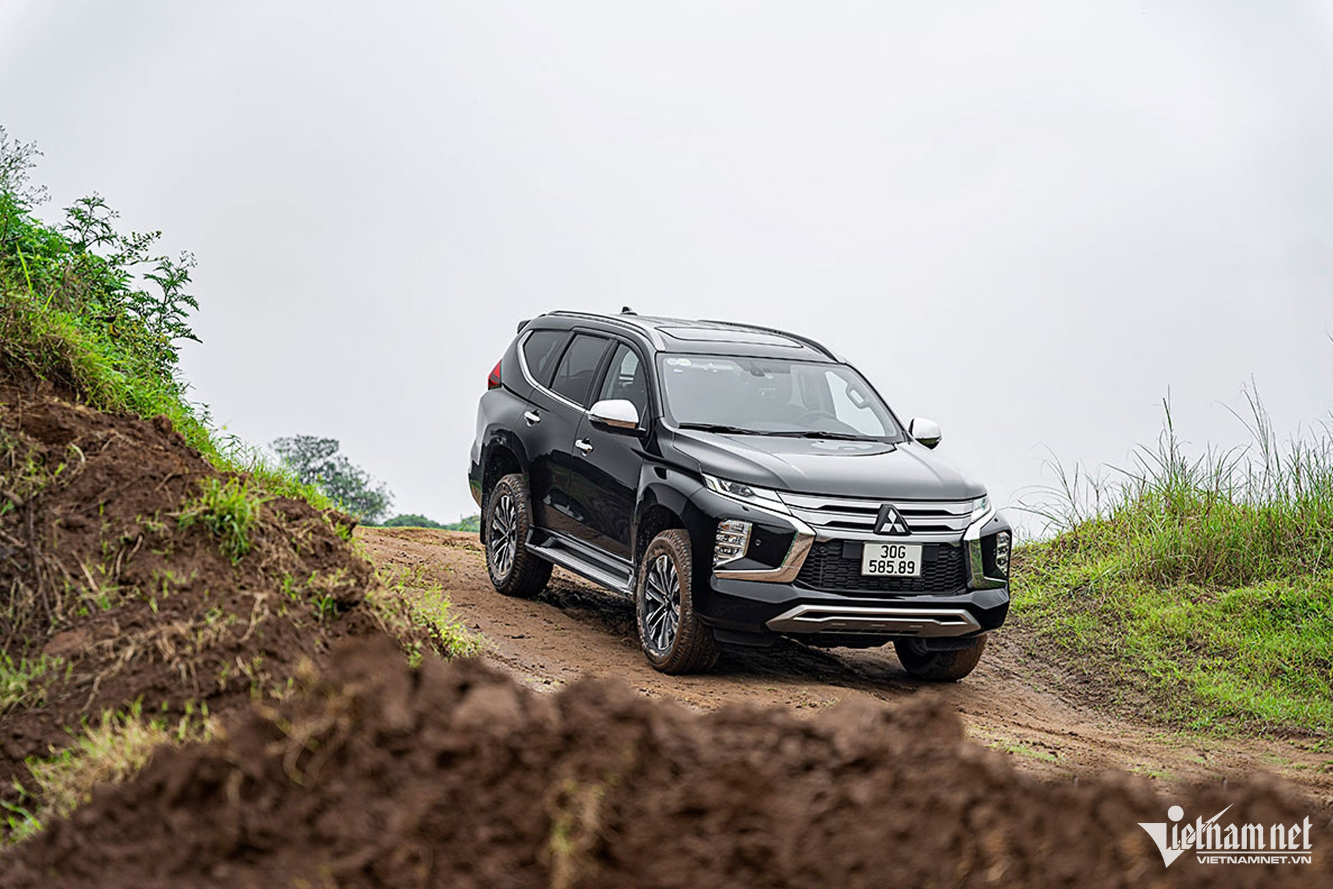 W-mitsubishi pajero sport.jpg