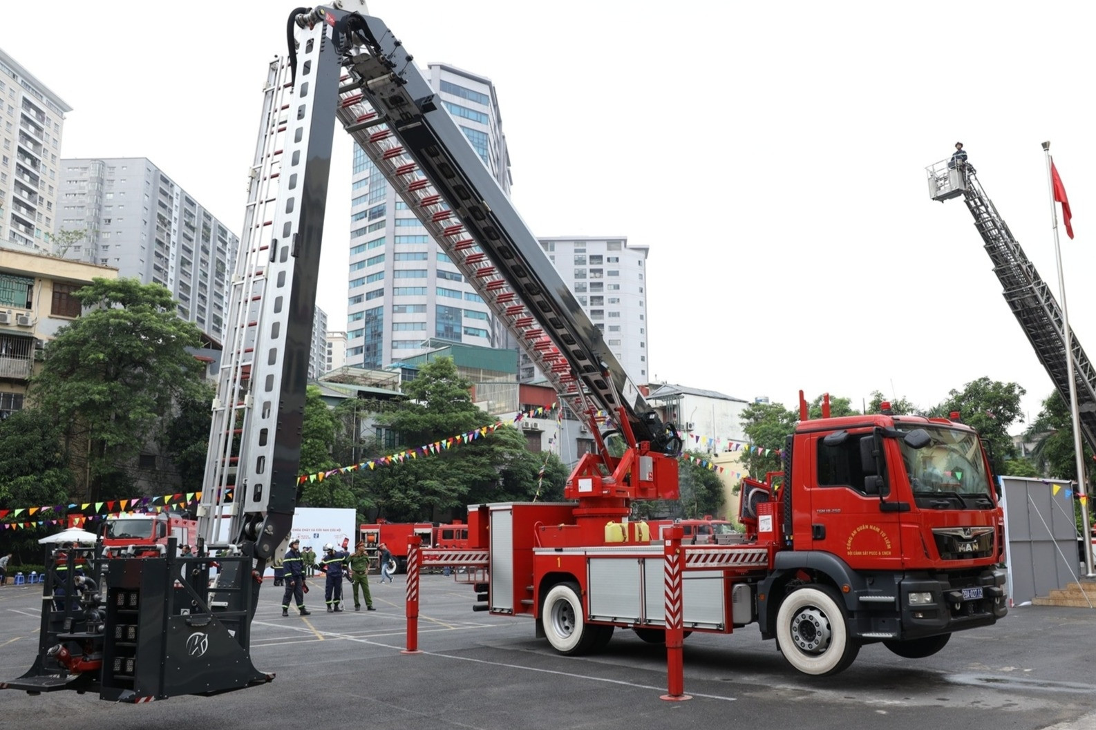 Đề xuất trang bị máy bay, phương tiện hiện đại để phòng cháy, chữa cháy