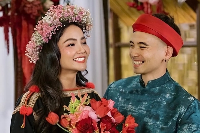 H'hen Niê đội vòng hoa, mặc trang phục dân tộc bên chồng trong ngày trọng đại