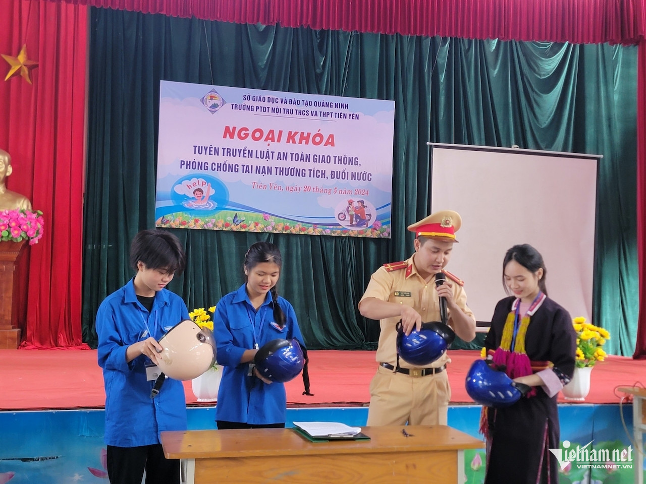 W-tuyen truyen 1944.jpeg