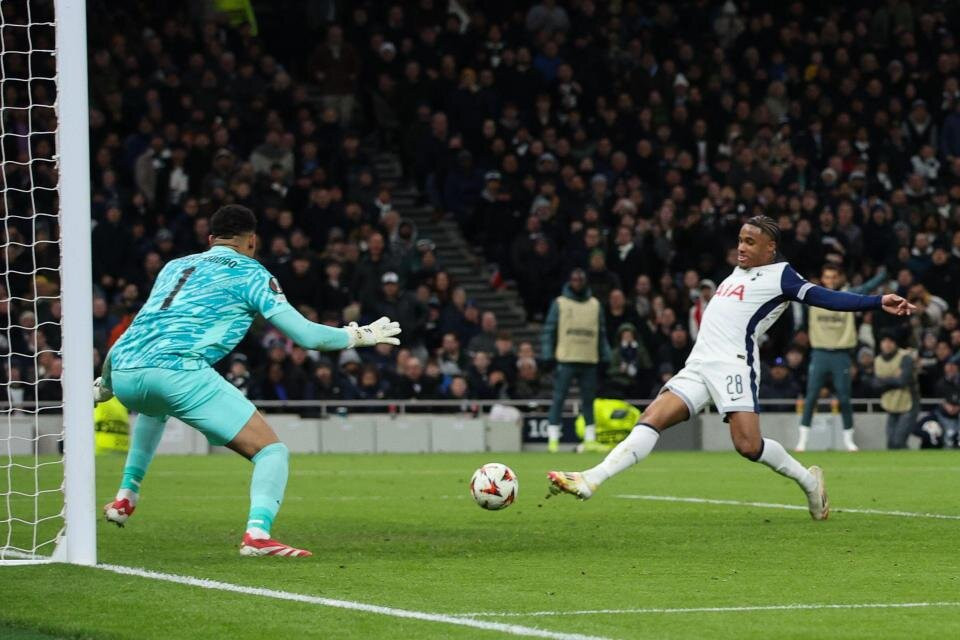 www_thesun_co_uk the sun 22 23 match stats bfba6f37 5168 473a a198 c2614adaf950 (1).jpg