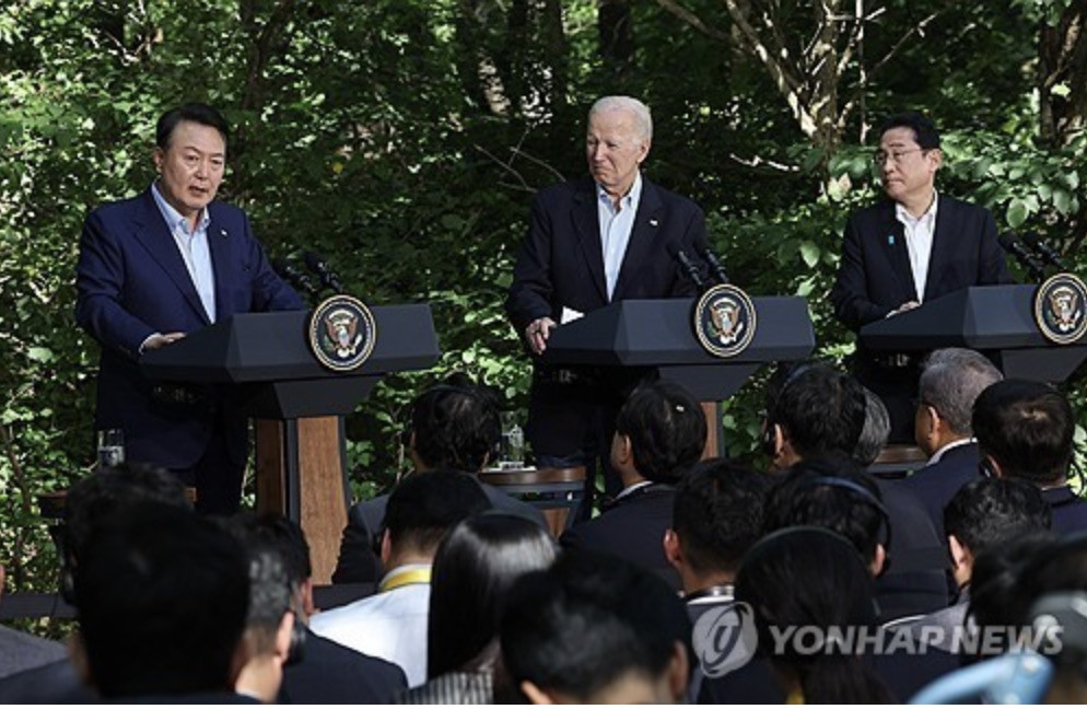 Tổng thống Hàn Quốc và lãnh đạo Mỹ, Nhật hồi tháng 8/2023. Ảnh: Yonhap