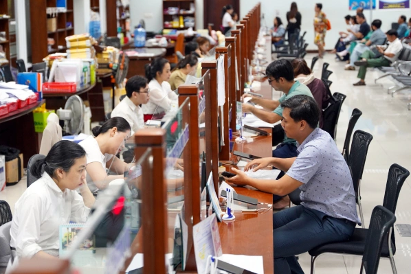 Bản tin trưa 15/3: Trước tin sáp nhập, tỉnh chấn chỉnh cán bộ trì trệ, &apos;né&apos; việc