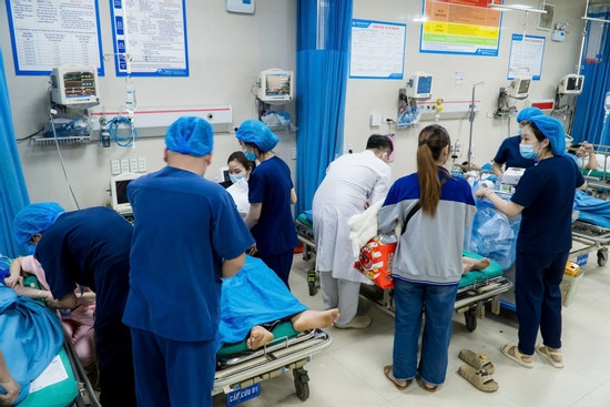 Bản tin cuối ngày 15/3:Nghi uống nhầm hóa chất trong bữa tiệc, 9 người nhập viện