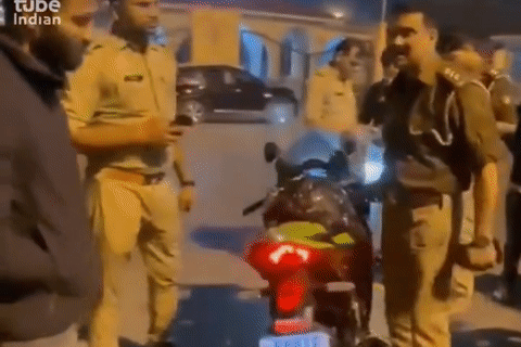 Cảnh sát bắt chủ xe nghe tiếng pô để hiểu người đi đường phải chịu ồn ào ra sao