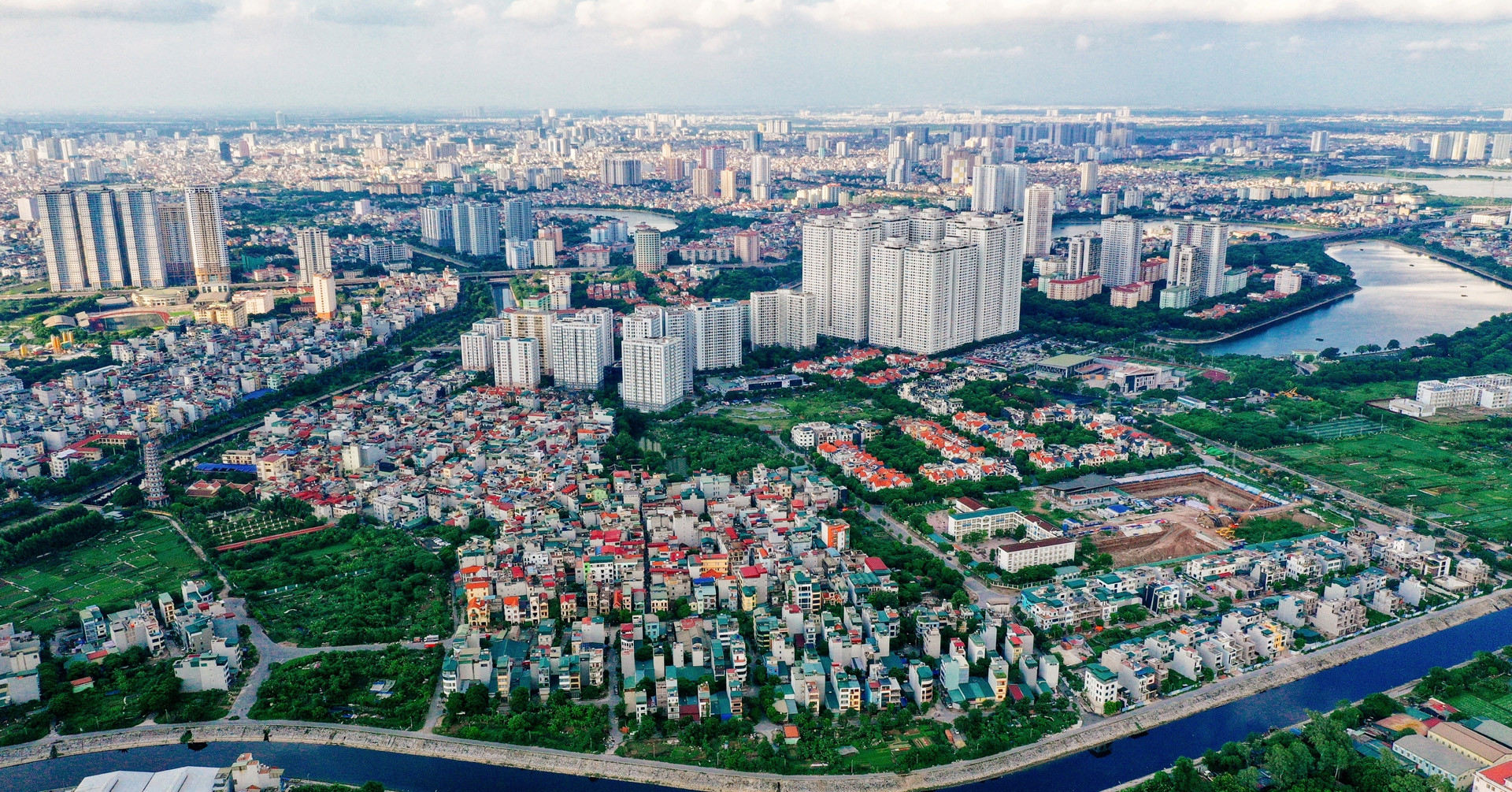 Nghe báo giá nhà 3,5 tỷ đồng trong ngõ vừa 1 xe máy, vợ chồng ngậm ngùi quay xe