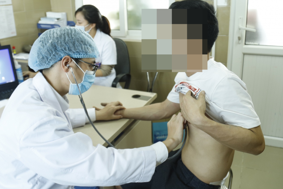 Người anh bàng hoàng phát hiện bệnh ung thư giống hệt em trai vừa qua đời