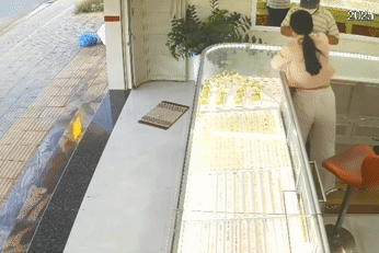 Bản tin sáng 16/3: Nữ chủ tiệm vàng nhảy qua tủ bắt cướp từng học võ
