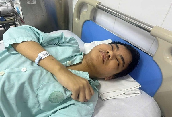 Cha mẹ hơn 30 năm chăm sóc con gái thiểu năng, con trai mắc bệnh tan máu