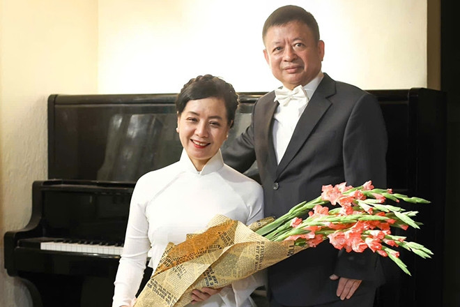 NSƯT Chiều Xuân đăng ảnh bên ông xã hơn 11 tuổi, Ngọc Anh 'Phố trong làng' sexy