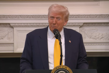 Ông Trump 'nói đùa' về chấm dứt xung đột, Ukraine cảnh báo nguy cơ hạt nhân