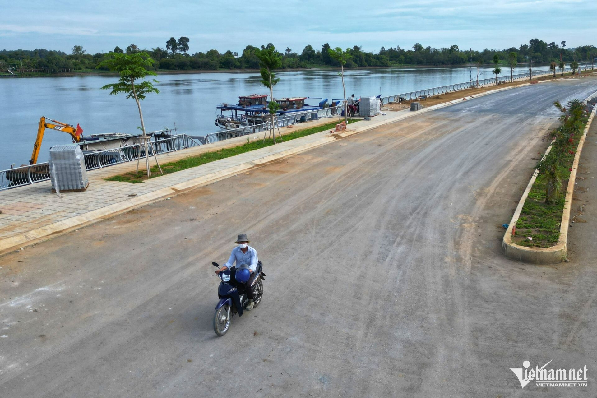 W-duong ven song.jpg