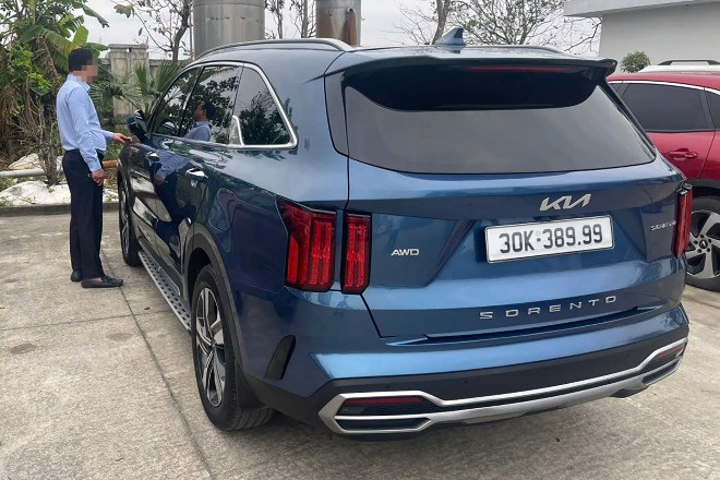 Chuyển làn không xi nhan trên cao tốc, tài xế ô tô bị phát hiện lắp biển số giả