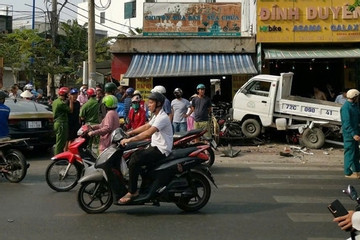Bản tin cuối ngày 17/3: Xe 5 chỗ gây tai nạn liên hoàn, tài xế đầy mùi bia rượu