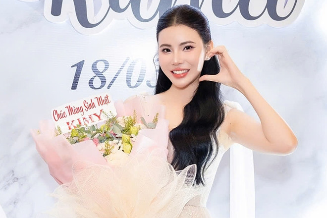 Á hậu Việt Nam Thời đại 2024 đón tuổi 22, tự tin khoe dáng nóng bỏng