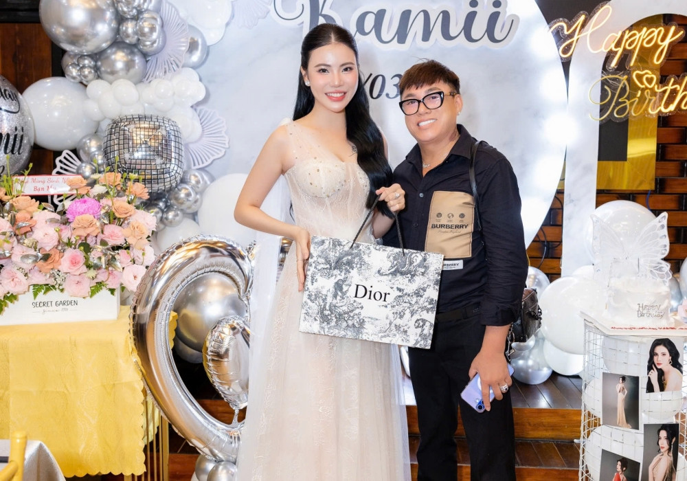 batch_Á HẬU KÊ KIM KHOẺ NTK TOMMY NGUYỄN (8).jpg